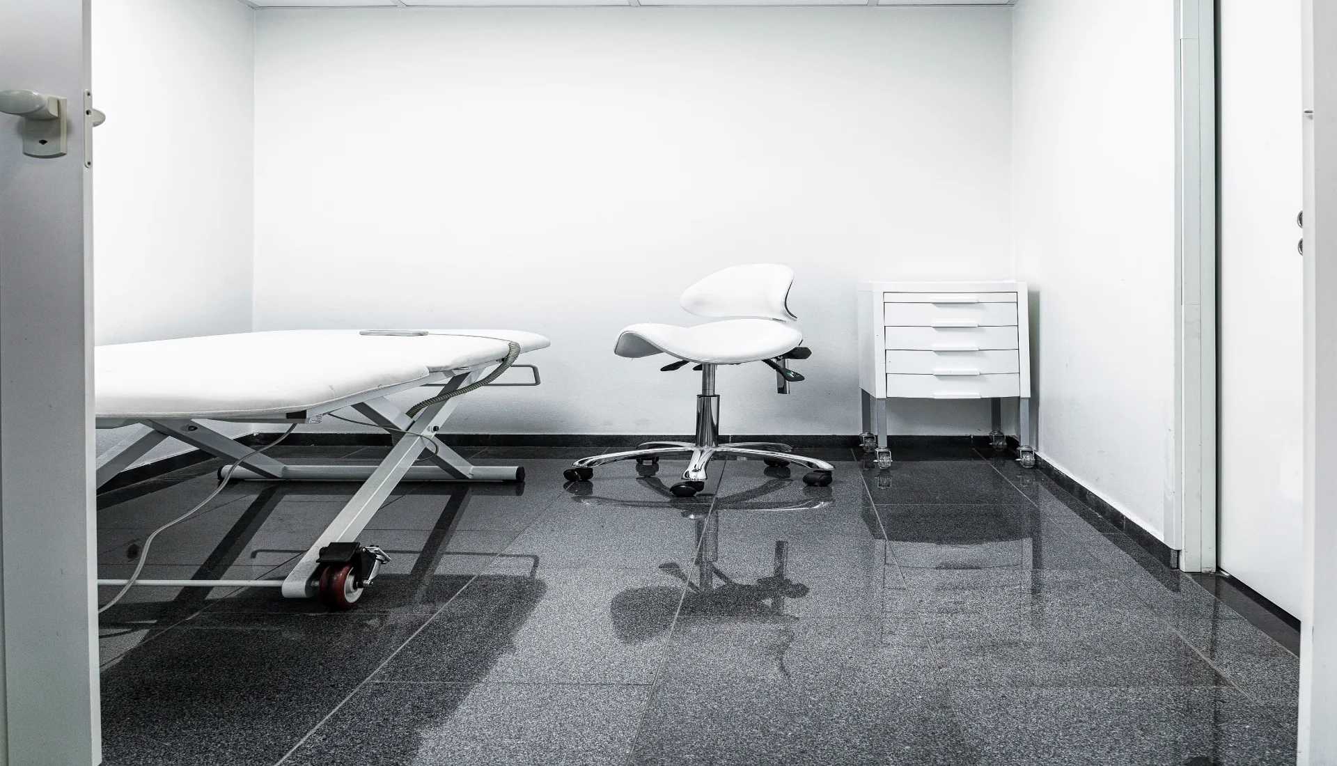 Treatment room at Northwest - Hinojosa Chiropractic